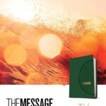 The Message Deluxe Gift Bible (Leather-Look, Forest Green): The Bible in Contemporary Language – Large Print